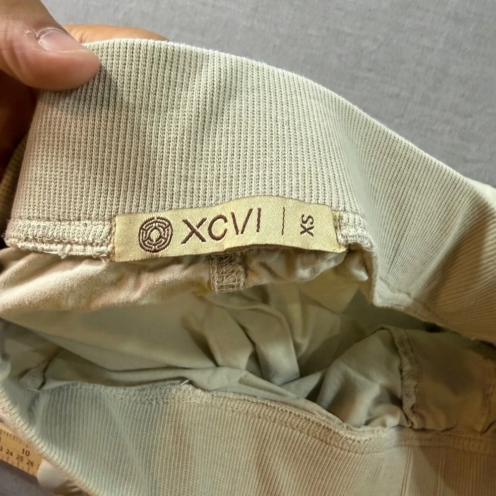 XCVI Cargo Shorts Womens XS Tan Good Elastic Waist Utility Pockets Stretch